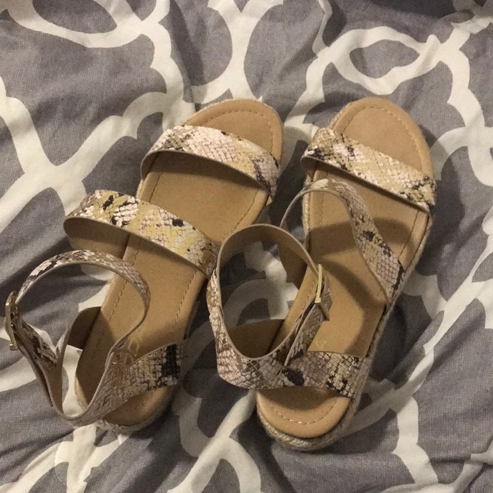 Wedged sandals.